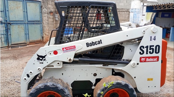Mini Carregadeira Bobcat S150 ano 2012