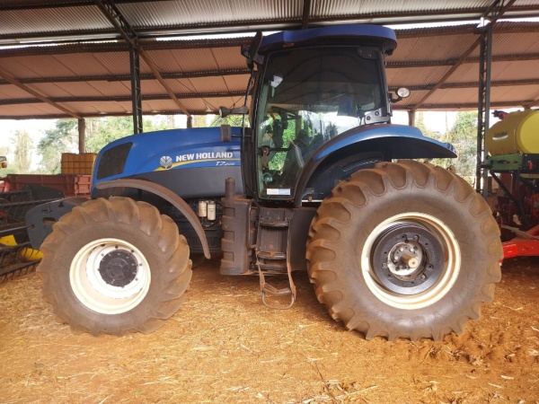 Trator New Holland T7.205 ano 2016