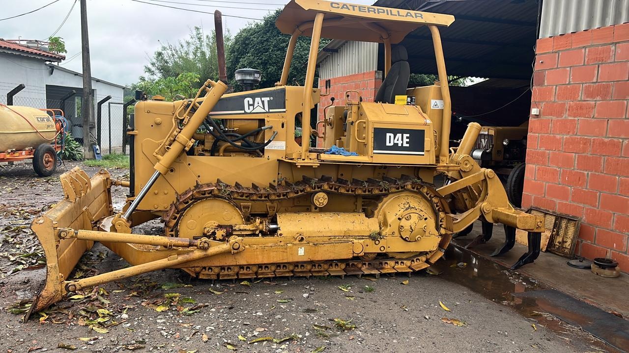 Trator de Esteira Caterpillar D4E ano 1990