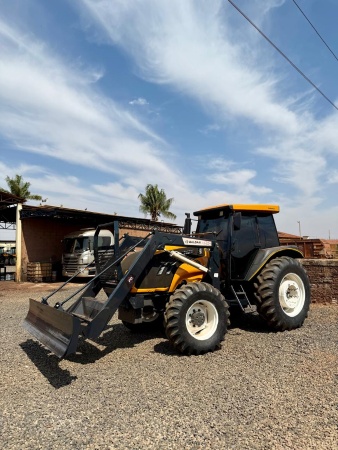 Trator Valtra BM 110 ano 2016