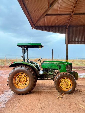 Trator John Deere 5078 E ano 2012