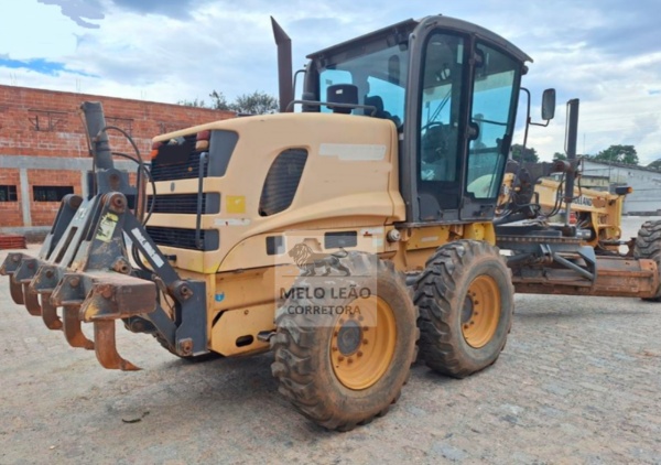 Motoniveladora New Holland RG140B ano 2013