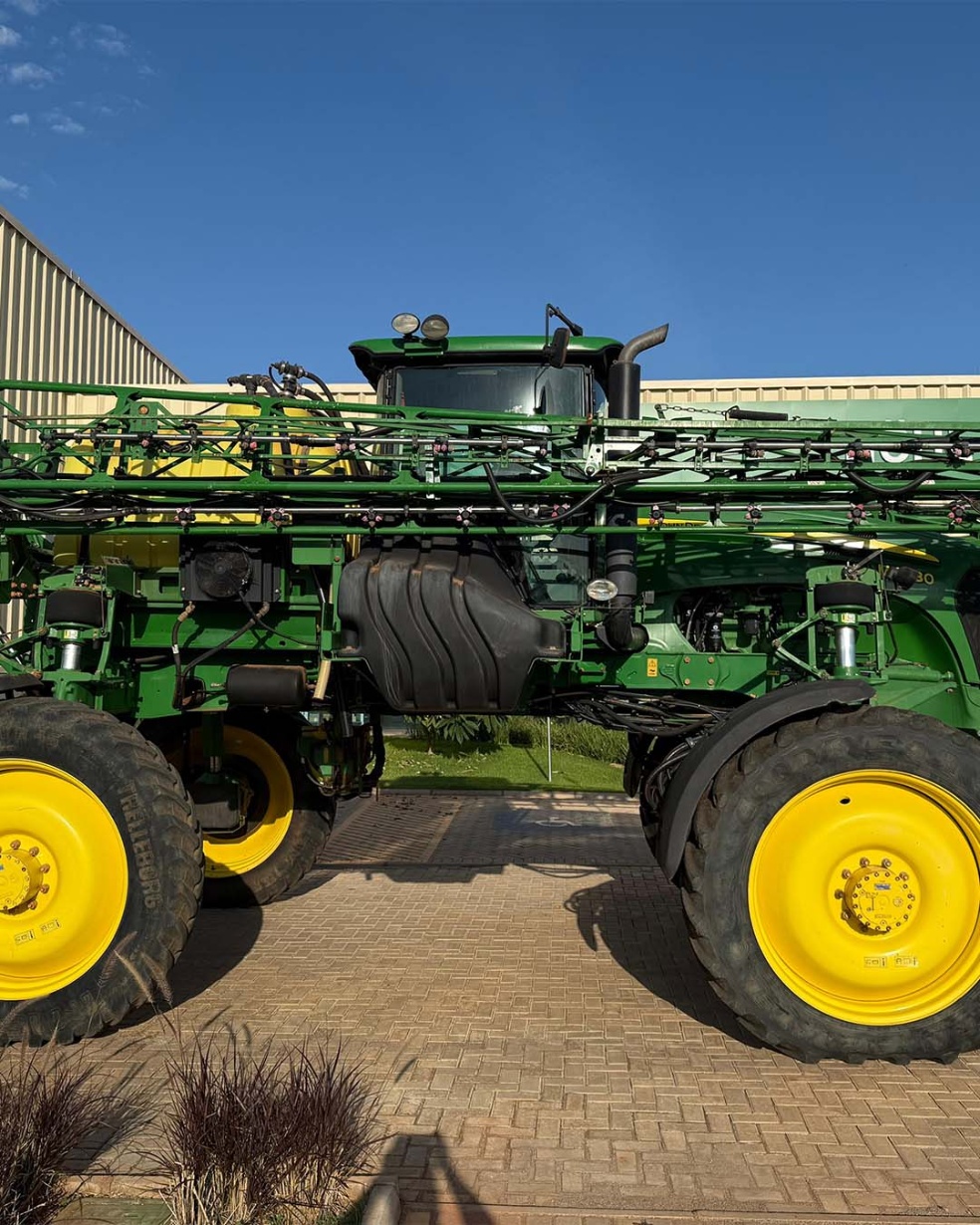 Pulverizador Autopropelido John Deere M4030 ano 2021