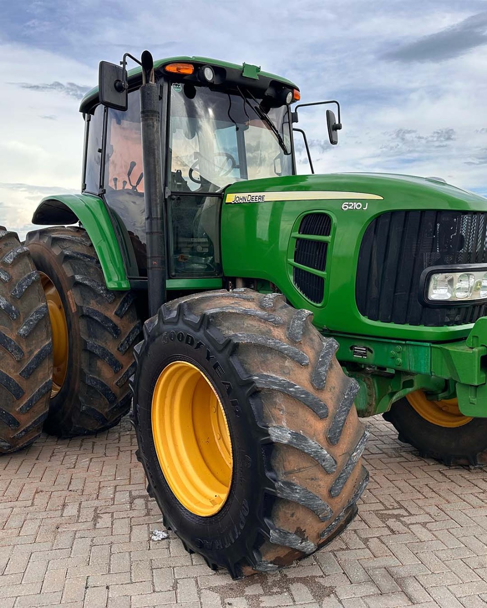Trator John Deere 6210J  ano 2018