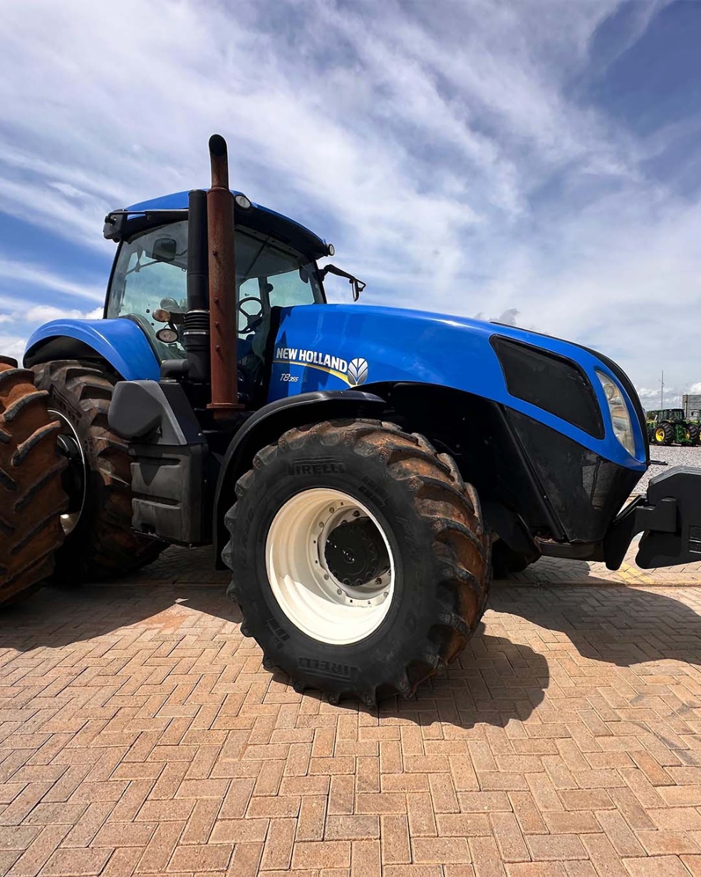Trator New Holland T8.355 ano 2015