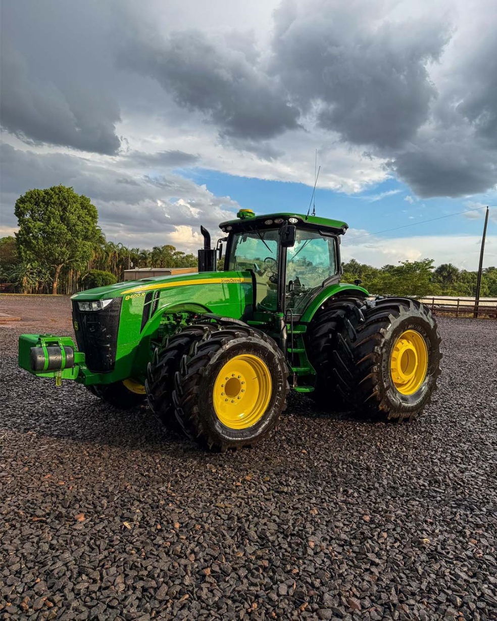 Trator John Deere 8400R ano 2024