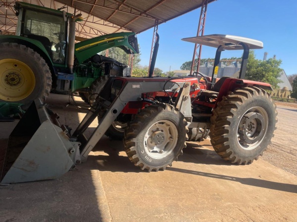 Trator Massey Ferguson 4283 ano 2006