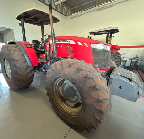 Trator Massey Ferguson MF 6712 ano 2020