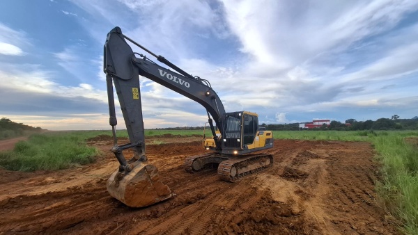 Escavadeira Volvo EC210D ano 2020