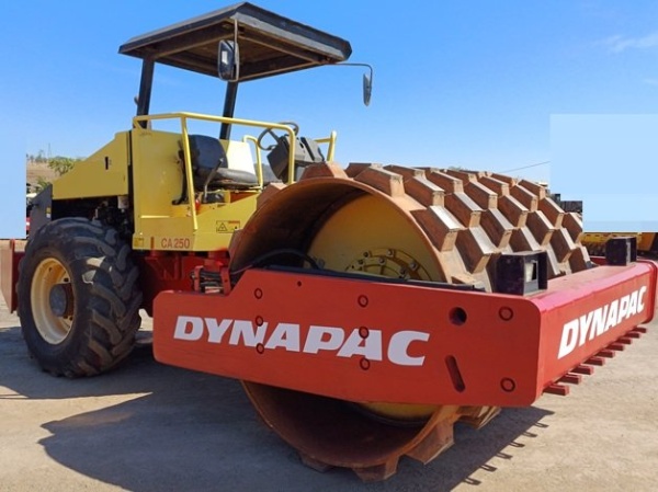 Rolo Compactador Dynapac CA250 ano 2009