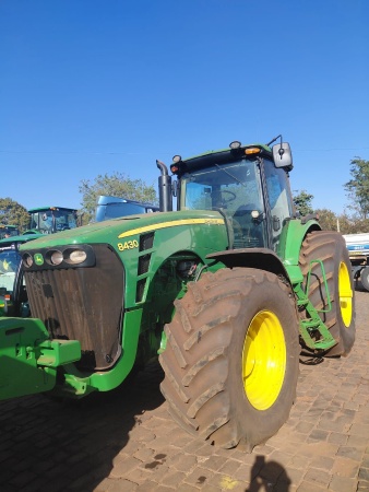 Trator John Deere 8430 ano 2008