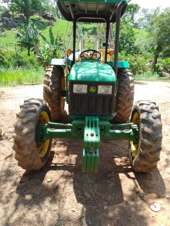 Trator John Deere 5303 ano 2010
