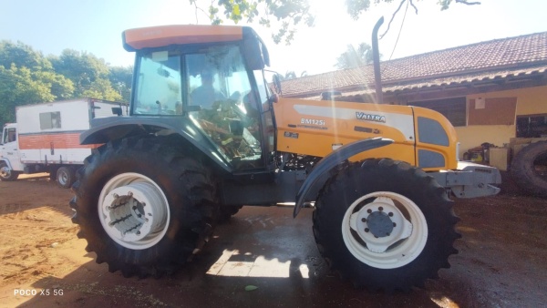 Trator Valtra BM 125 ano 2012