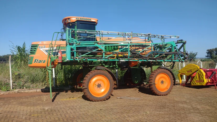 Pulverizador Autopropelido Stara Gladiador 2300 ano 2011