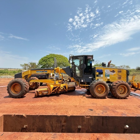 Motoniveladora Komatsu GD655