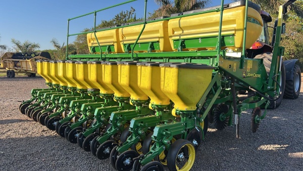 Plantadeira John Deere 1111 ano 2014