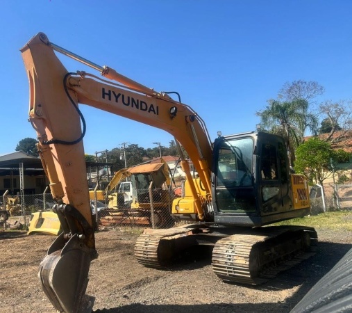 Escavadeira com Garras Hyundai 140LC ano 2010