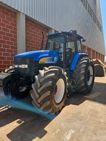 Trator New Holland TM 7040 ano 2012