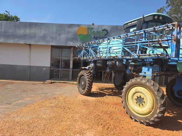 Pulverizador Autopropelido Montana Parruda 2627 ano 2012