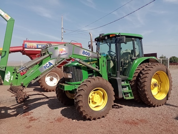 Trator John Deere 6115J ano 2017