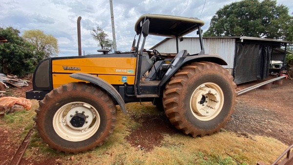 Trator Valtra BM 110 ano 2004