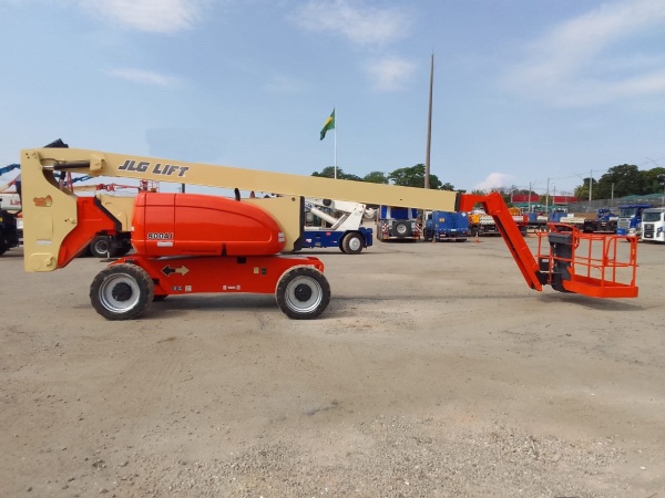 Plataforma JLG 800 AJ ano 2008
