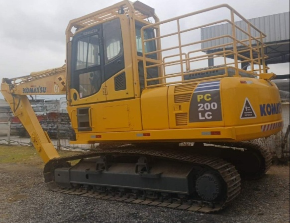 Escavadeira Komatsu PC200 ano 2018