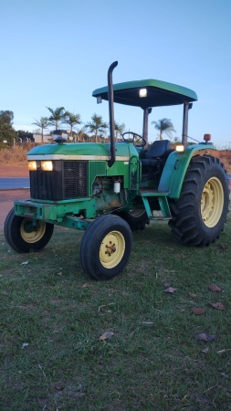 Trator John Deere 5600 ano 2000