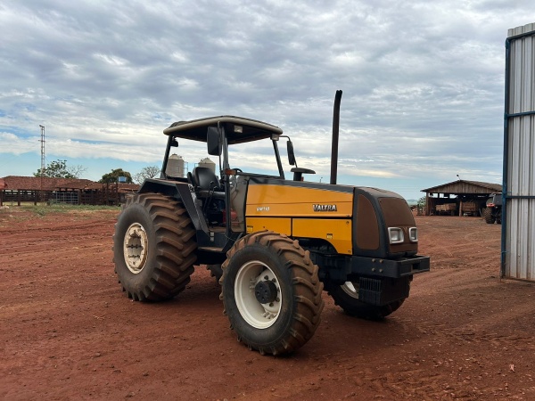 Trator Valtra BM 110 ano 2004