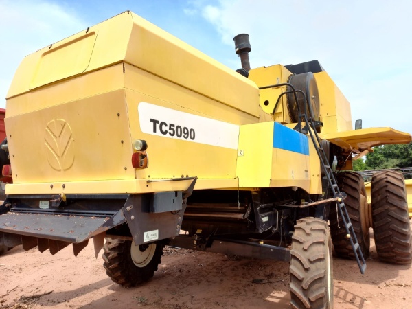 Colheitadeira New Holland NH5090 ano 2010