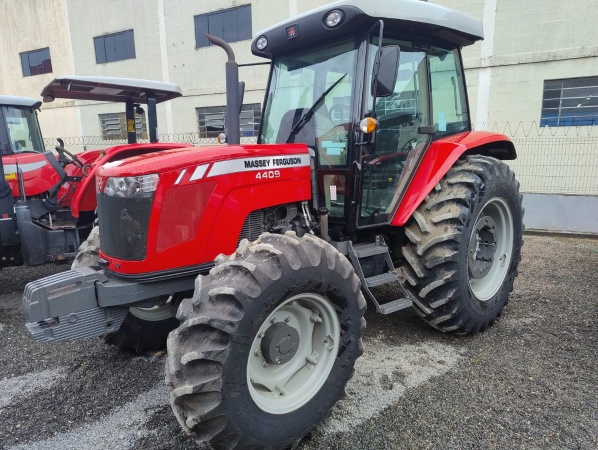 Trator Massey Ferguson MF 4409 ano 2023