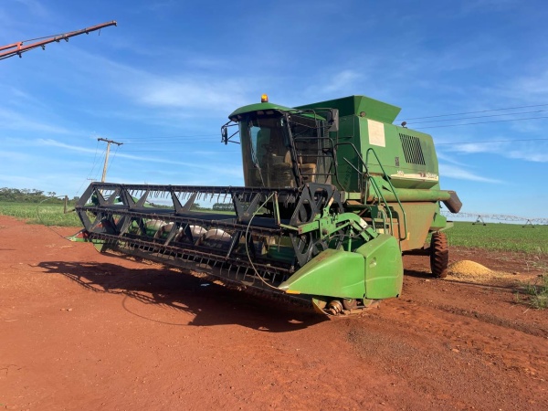 Colheitadeira John Deere 1450 ano 2004