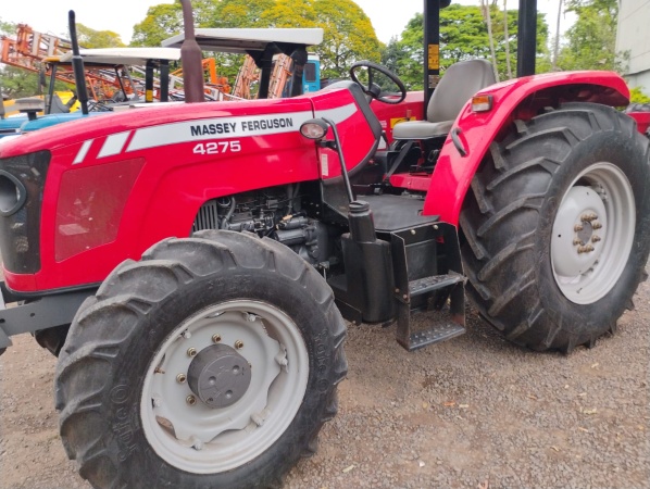 Trator Massey Ferguson 4275  ano 2010