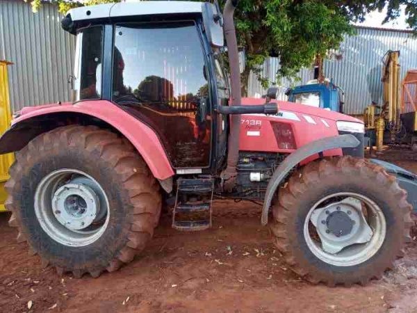 Trator Massey Ferguson 6713 ano 2017