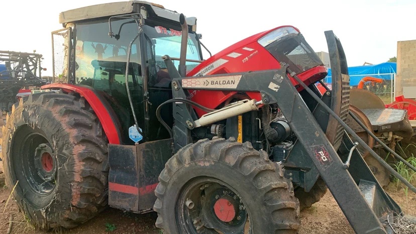 Trator Massey Ferguson 6711 ano 2023