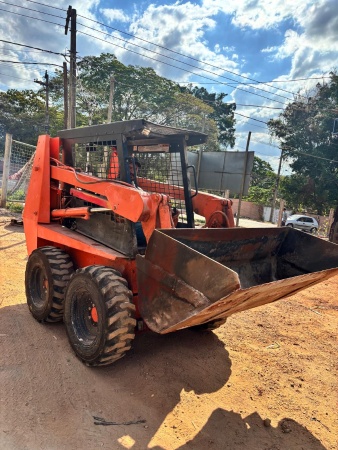 Mini Carregadeira Case SV185 ano 2000
