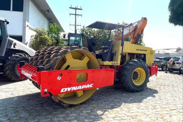 Rolo Compactador Dynapac CA25 ano 1997