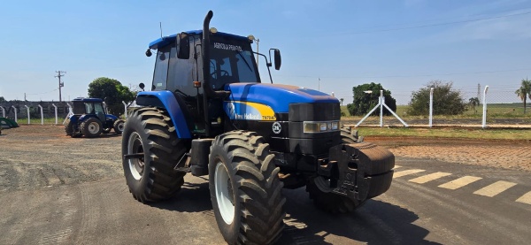 Trator New Holland TM 7040 ano 2012