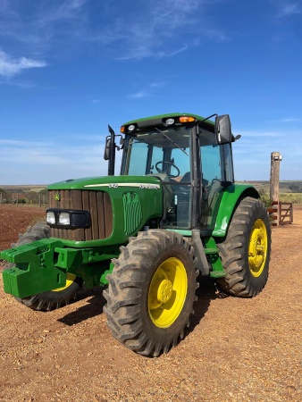 Trator John Deere 6415 ano 2006