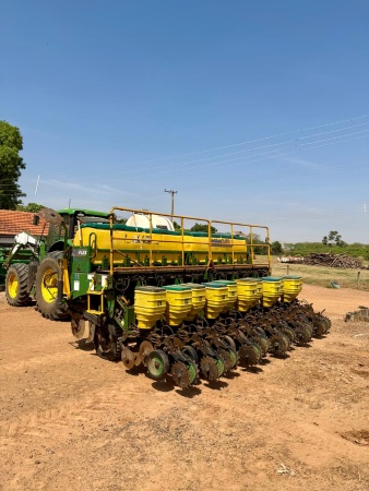 Plantadeira Tatu Marchesan PST 4 Flex ano 2012