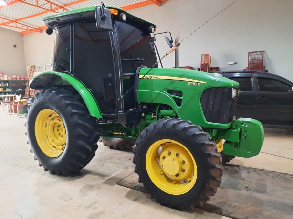 Trator John Deere 5078 E ano 2017