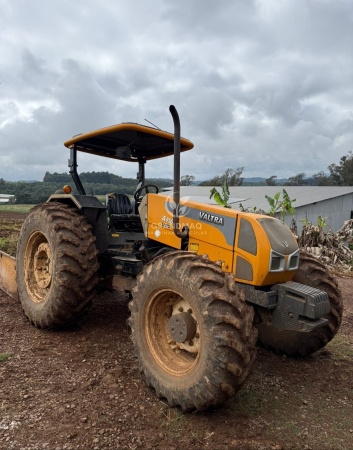 Trator Valtra A950 ano 2013