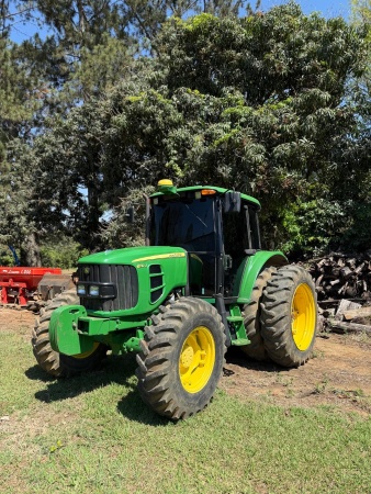 Trator John Deere 6110J ano 2014