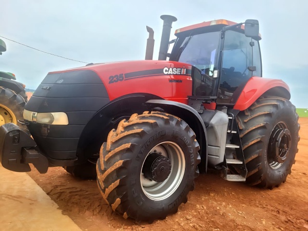 Trator Case magnum 235 ano 2016