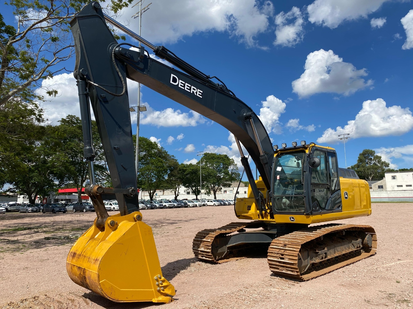 Escavadeira com Garras John Deere 210G LC ano 2021