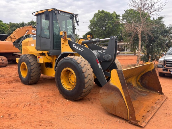 Pá Carregadeira John Deere 524K ano 2022