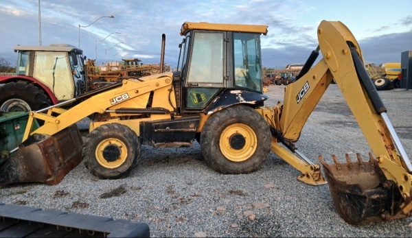 Retroescavadeira JCB 3CX ano 2013
