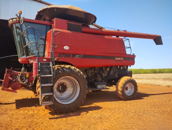 Colheitadeira Case Axial – Flow 2799 ano 2012