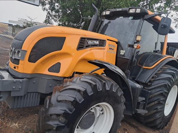 Trator Valtra BH 210 ano 2014