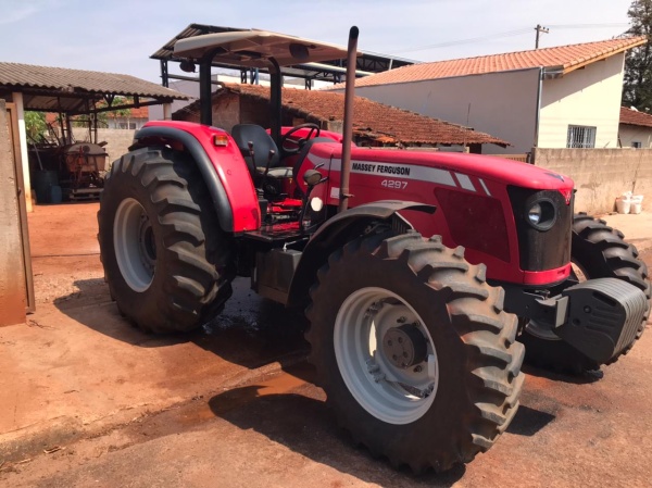 Trator Massey Ferguson MF 4297 ano 2012
